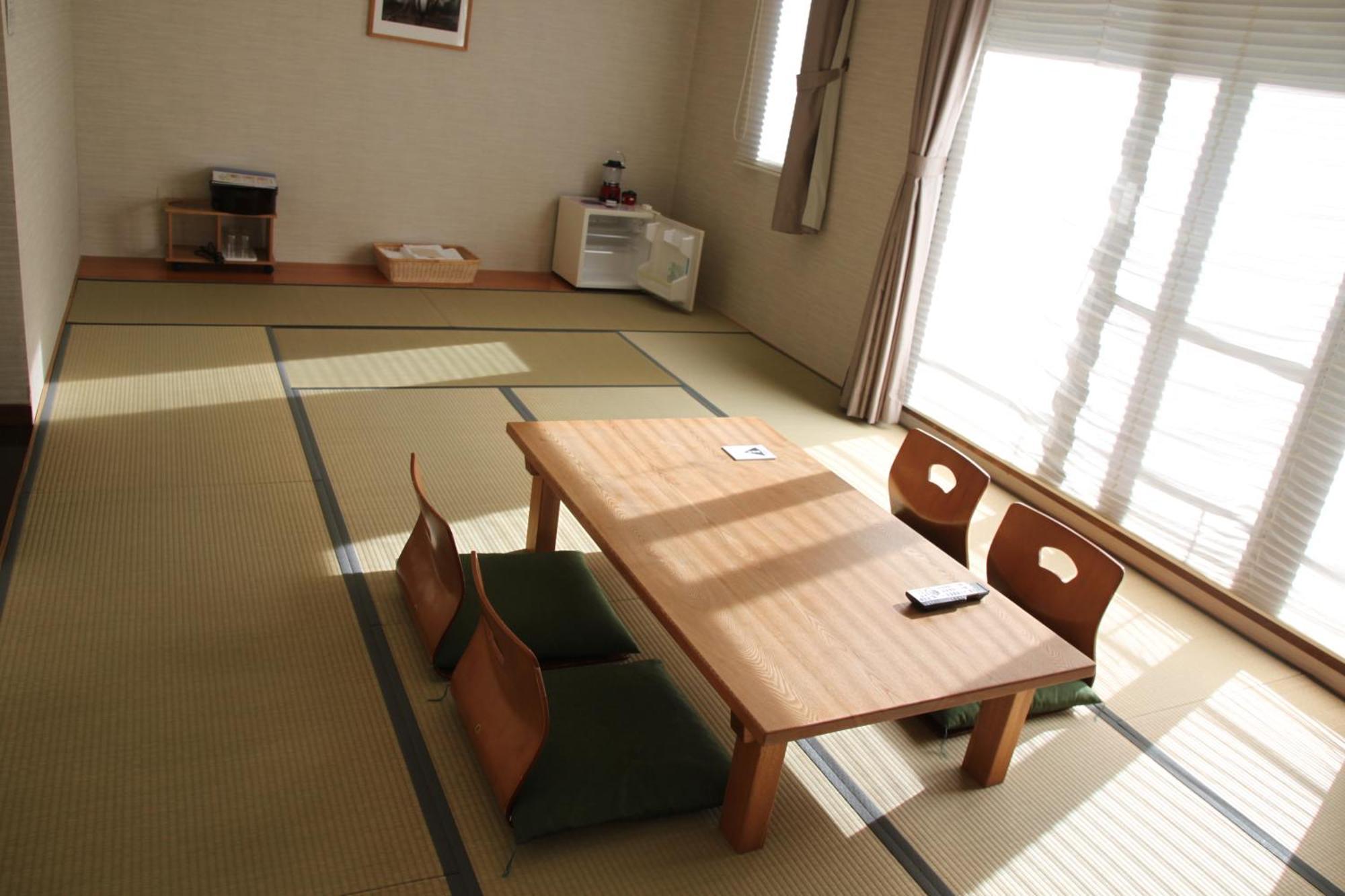 Toyota Shirakawa-Go Eco-Institute Hotel Стая снимка